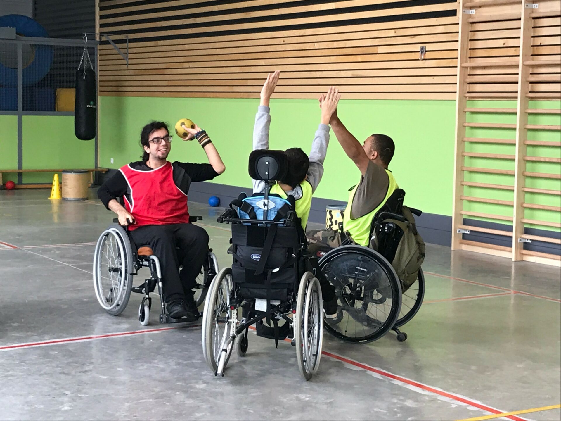 Entrainement de hand au gymnase !